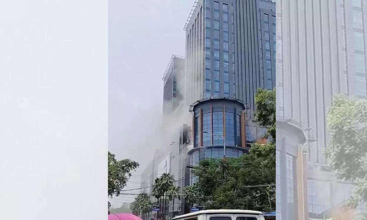 Massive fire at shopping mall in Kolkata Massive fire at shopping mall in Kolkata