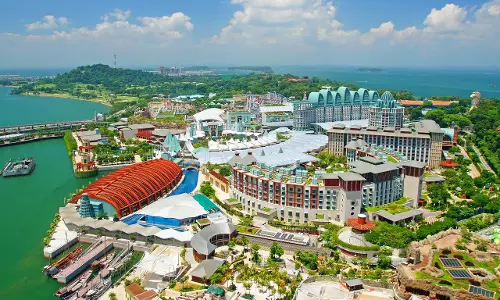 Singapores Sentosa island beaches closed due to oil spill