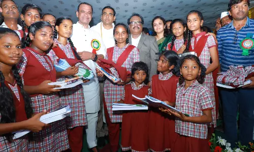 6K govt schools shut down by BRS: Komatireddy