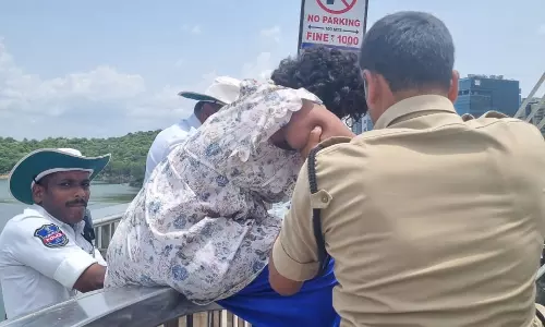 Suicide bid at Durgam Cheruvu Cable Bridge in Madhapur foiled