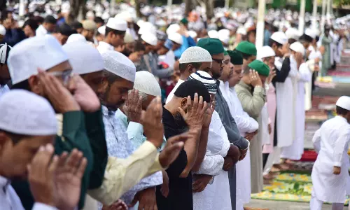 Families Reunite for Id under Pleasant Weather
