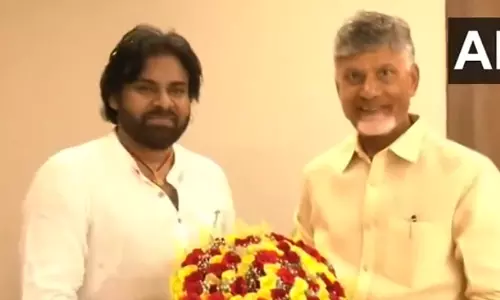 Pawan Kalyan visits Naidu at Secretariat