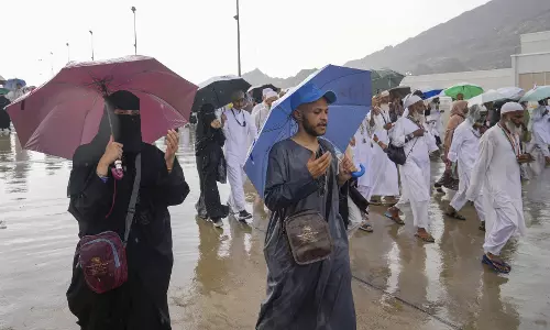 Diplomats say at least 550 pilgrims died during hajj, most from heat