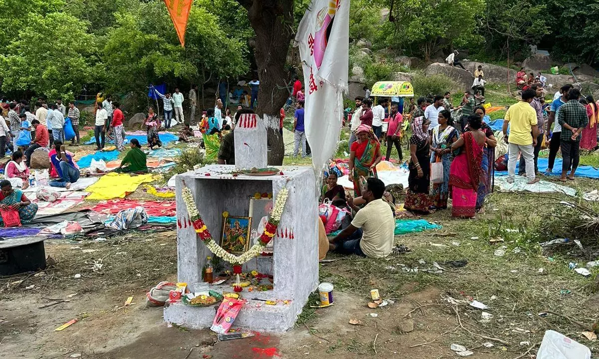 Cops Attacked While Trying to Evacuate Occupants from Miyapur Government Land Cops Attacked While Trying to Evacuate Occupants from Miyapur Government Land