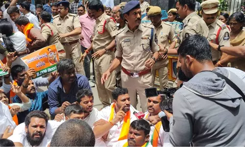 BJP youth wing holds protest demanding release of job calendar in Telangana