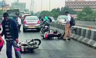 Donot Brake Suddenly on Wet Roads: Cops Donot Brake Suddenly on Wet Roads: Cops
