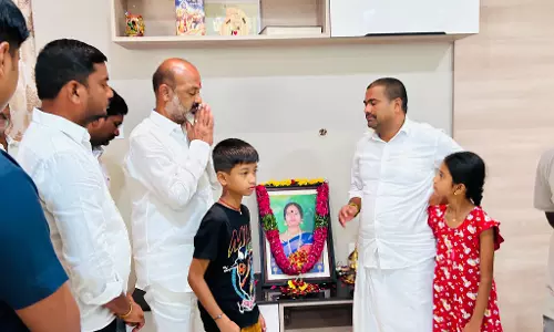 Telangana: Bandi Visits Congress MLA Medipally, Pays Tribute to Ramoji Rao Telangana: Bandi Visits Congress MLA Medipally, Pays Tribute to Ramoji Rao