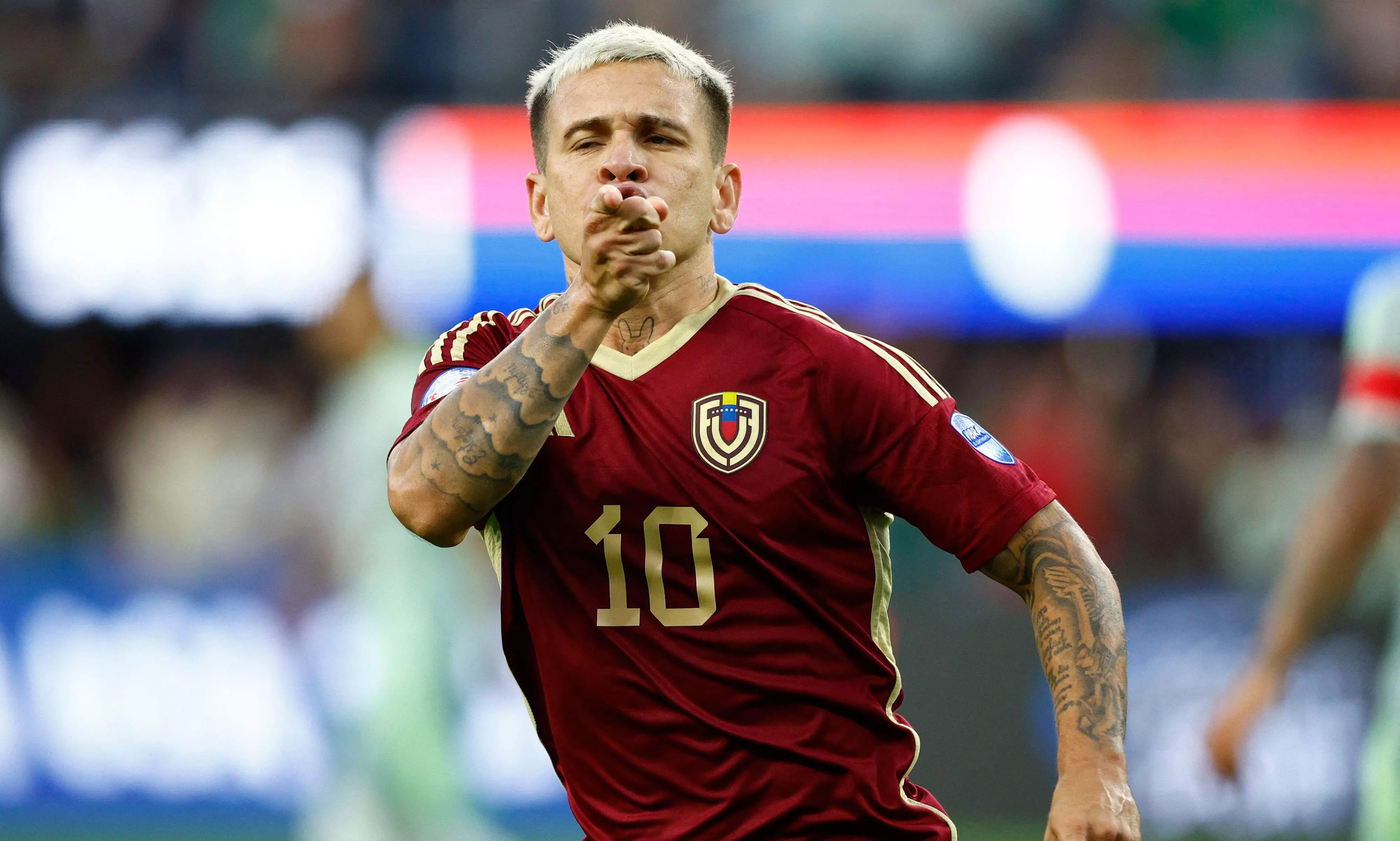 Venezuela avanza a cuartos de final con triunfo 1-0 sobre México