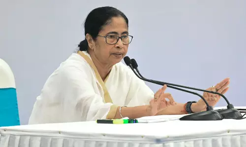 West Bengal: Didi Slams Governor Over Delay in Administering Oath to TMC MLAs West Bengal: Didi Slams Governor Over Delay in Administering Oath to TMC MLAs