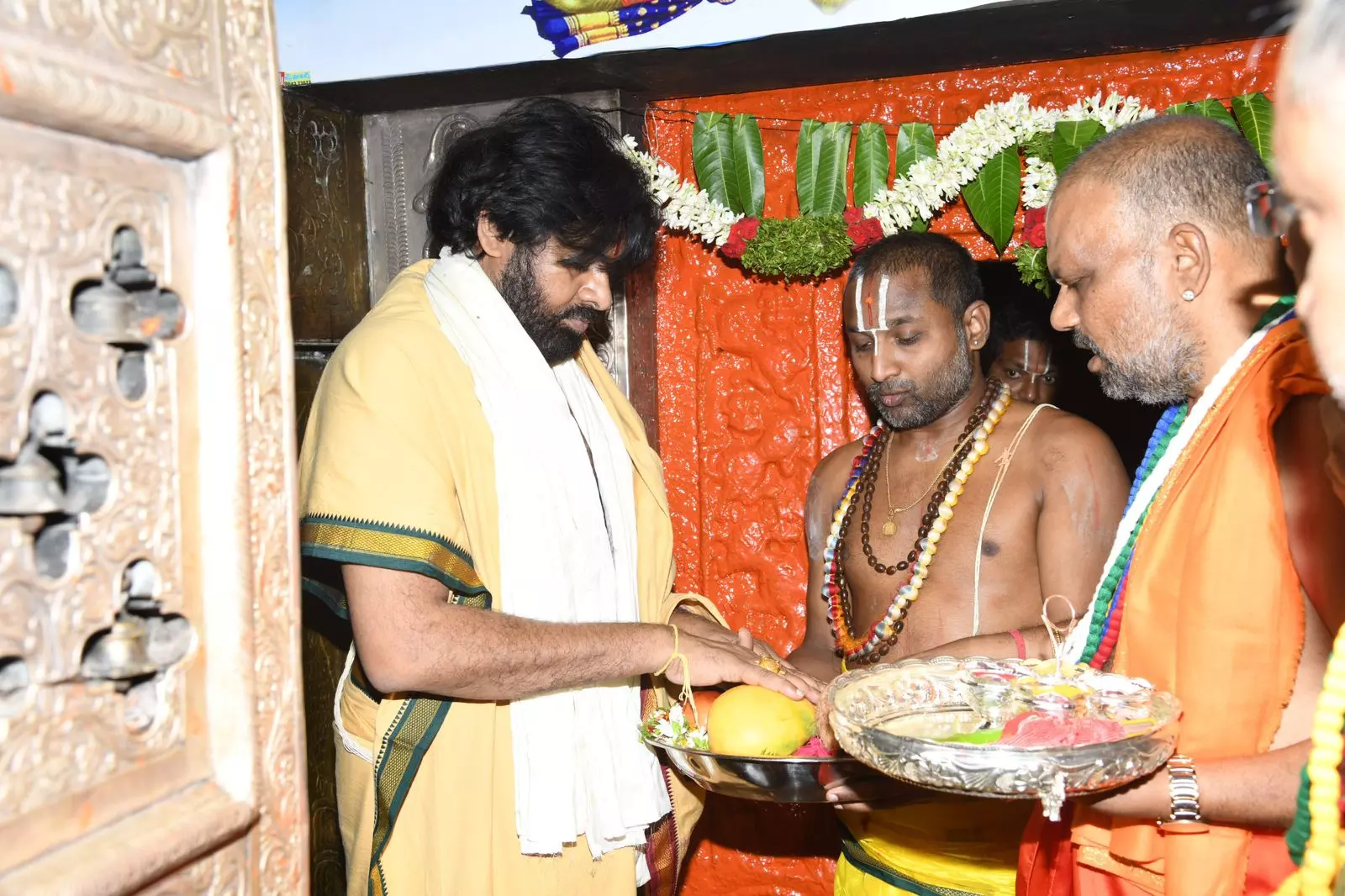 Pawan Kalyan offers prayers at Kondagattu Pawan Kalyan offers prayers at Kondagattu