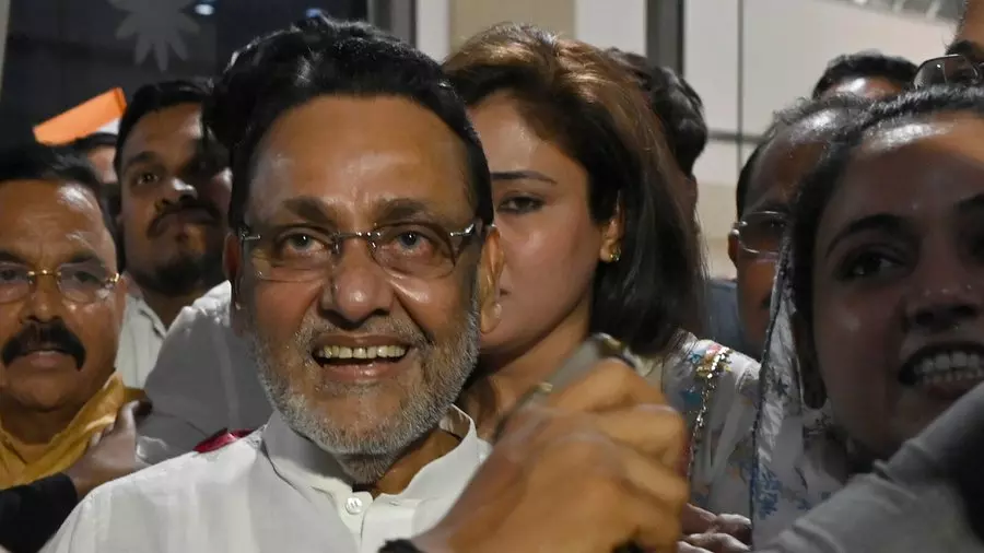 Congress Seeks Fadnavis Clarification on  Nawab Maliks Presence at Meeting