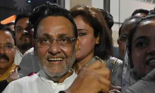 Congress Seeks Fadnavis Clarification on  Nawab Maliks Presence at Meeting