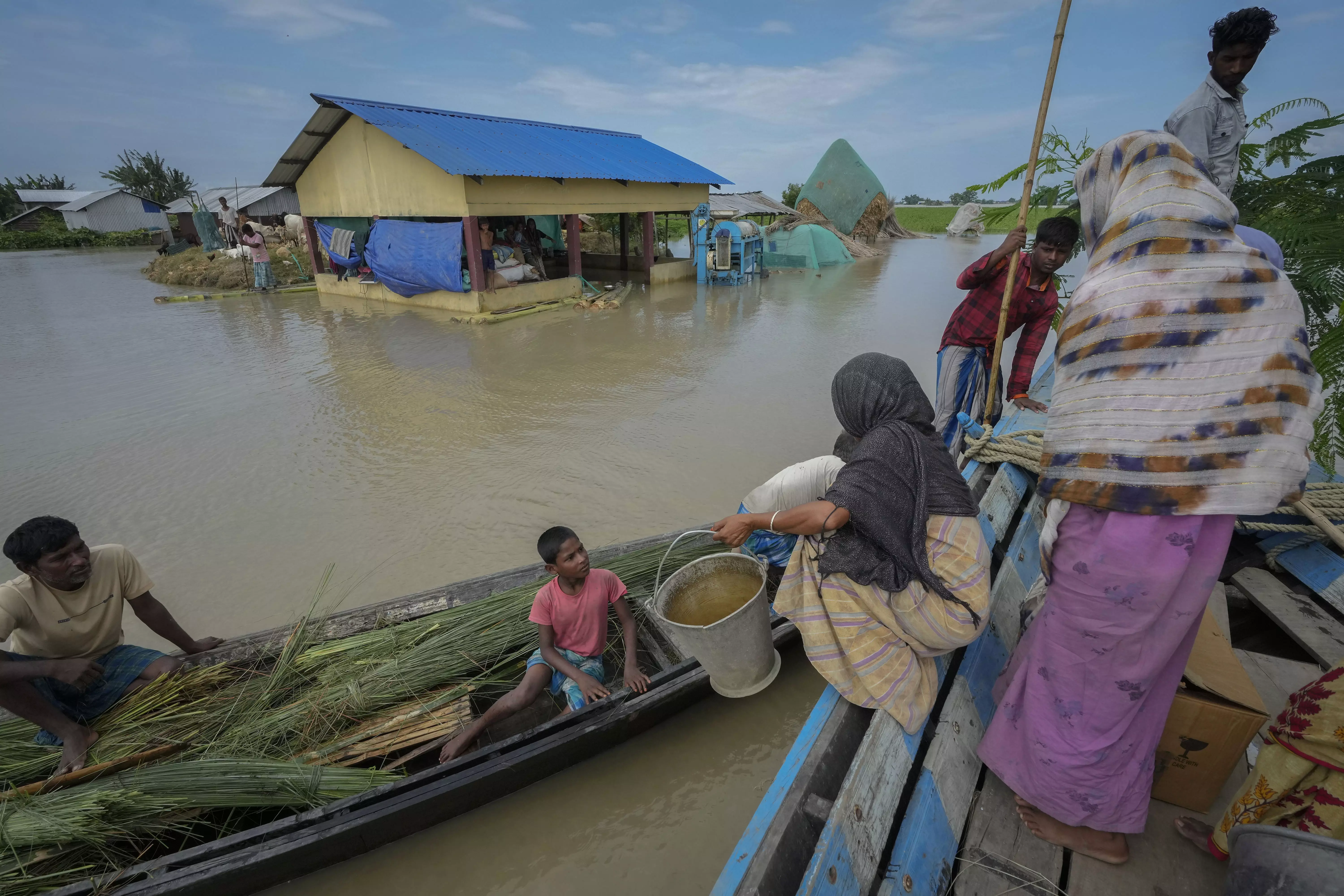 Assam flood situation deteriorates, 16.50 lakh people affected in 29 districts Assam flood situation deteriorates, 16.50 lakh people affected in 29 districts