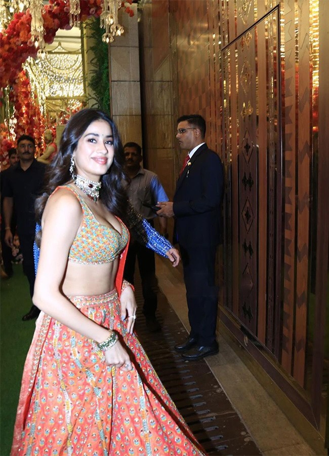 Bollywood beauty Janhvi dazzles at the Ambani wedding