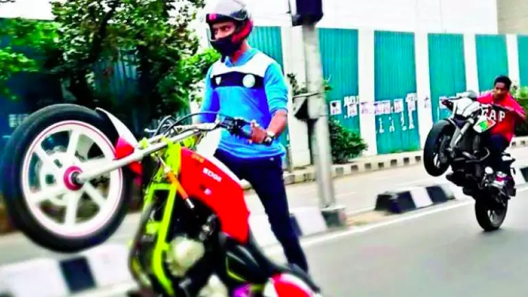 Andhra Pradesh: Bike Racing in Visakhapatnam Poses Serious Risk to Citizens Andhra Pradesh: Bike Racing in Visakhapatnam Poses Serious Risk to Citizens