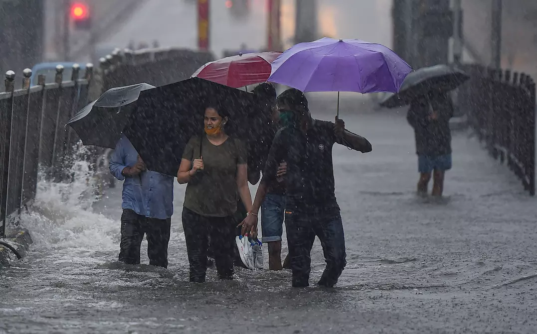 IMD predicts heavy rain for coming two days in Andhra Pradesh IMD predicts heavy rain for coming two days in Andhra Pradesh