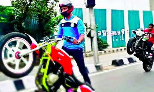 Andhra Pradesh: Bike Racing in Visakhapatnam Poses Serious Risk to Citizens