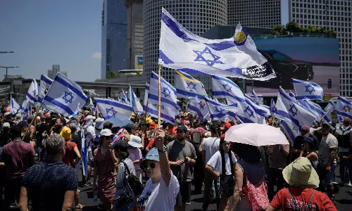 Israeli Protesters Block Highways