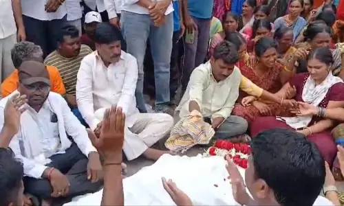 Aswaraopeta SSI Dies by Suicide; Family Protests on NH 365