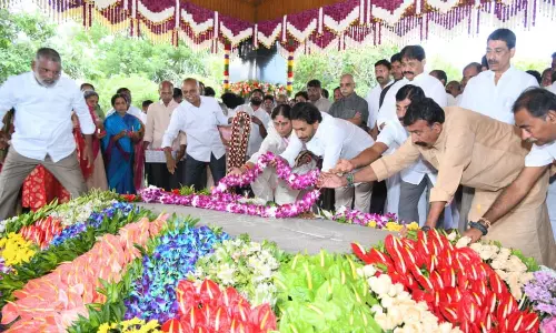 Jagan, Sharmila pay homage to father YS Rajasekhar Reddy on his 75th birth anniversary