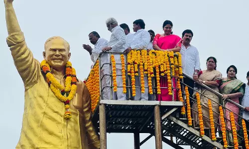 Rich tributes paid to YSR at Idupulapaya