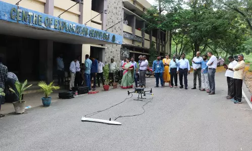 Drone Magnetic Survey demonstrated for geophysics students at OU