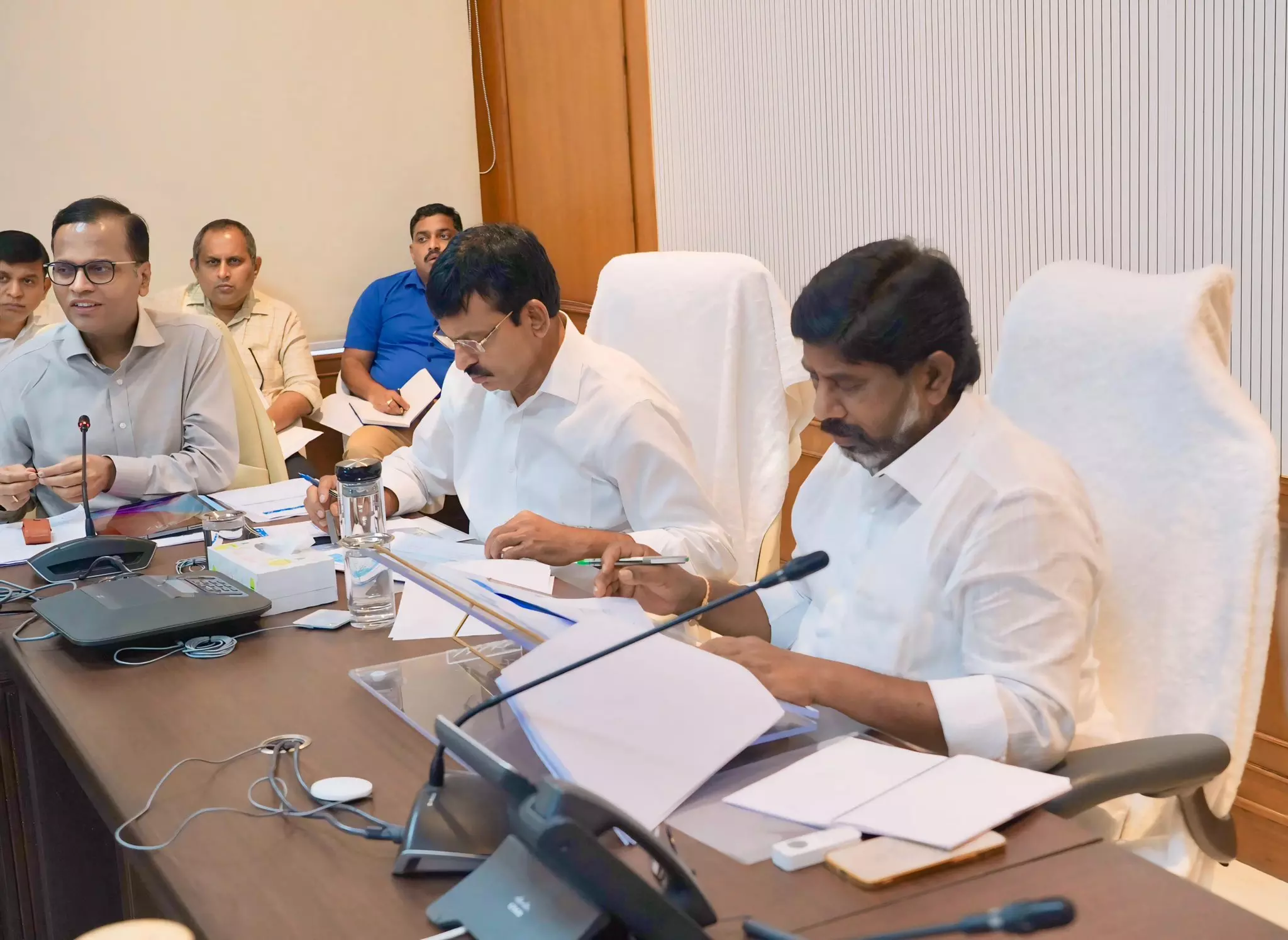 Bhatti panel seeks farmers’ feedback on rythu bandhu Bhatti panel seeks farmers’ feedback on rythu bandhu