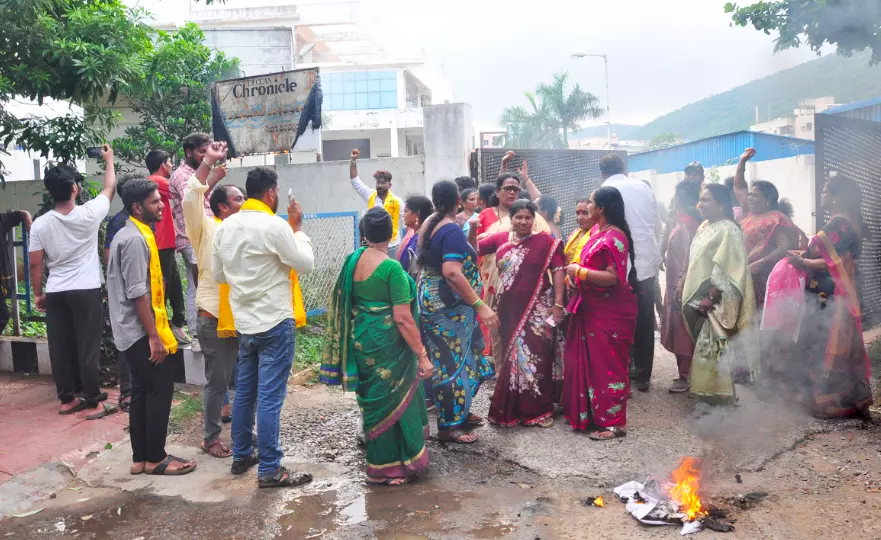 HRF faults attack on DC office in Vizag HRF faults attack on DC office in Vizag