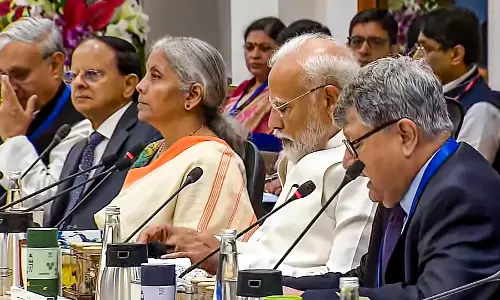 Modi Meets Economists Ahead of Crucial Union Budget