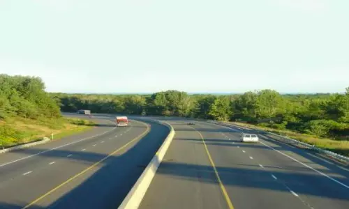 Andhra Pradesh: Poor condition of Kurnool-Ballari road irks commuters Andhra Pradesh: Poor condition of Kurnool-Ballari road irks commuters