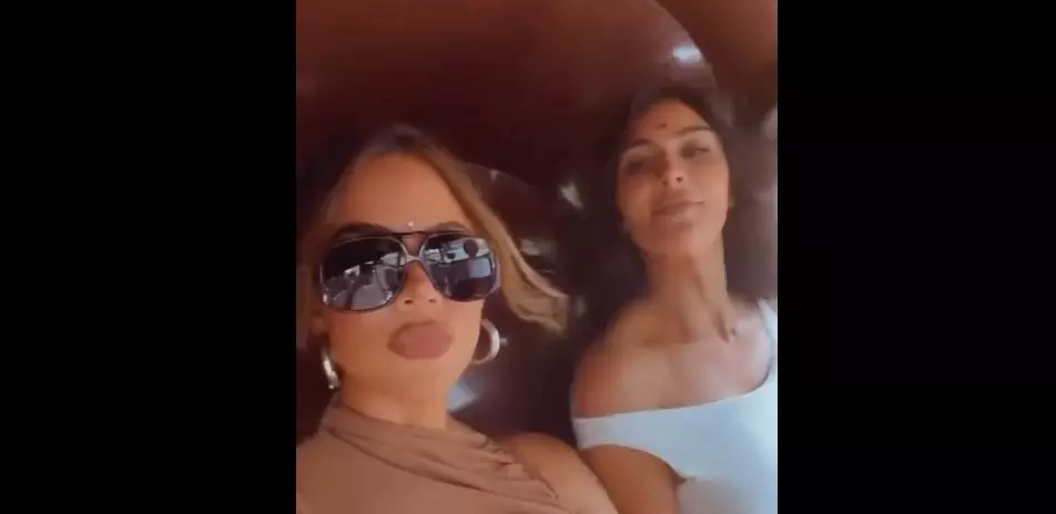 Kim and Khloé Kardashians Rickshaw Adventure in Mumbai