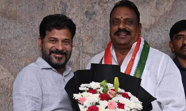 BRS MLA Prakash Goud joins Congress, another MLA to join today BRS MLA Prakash Goud joins Congress, another MLA to join today