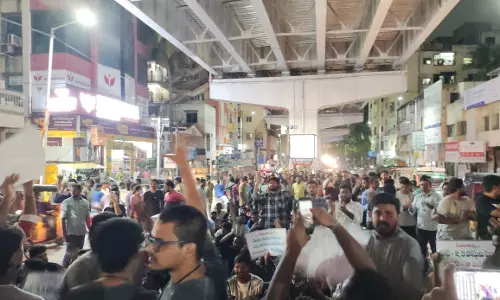 TGPSC aspirants take to streets over CM Revanths comments TGPSC aspirants take to streets over CM Revanths comments