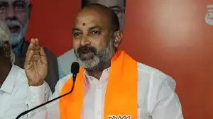 Eyebrows rise as union minister Sanjay lauds Harish Rao Eyebrows rise as union minister Sanjay lauds Harish Rao