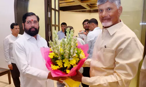 Chandrababu Naidu meets Shinde, discusses politics, cooperation Chandrababu Naidu meets Shinde, discusses politics, cooperation