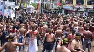 Faithful flock to Bibi-ka-Alawa Faithful flock to Bibi-ka-Alawa