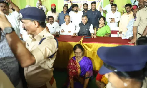 BRS-Congress tug of war over protocol at Bonalu cheque distribution event