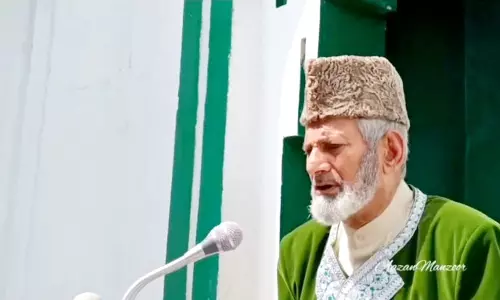 An Imam sandwiched between political rivals