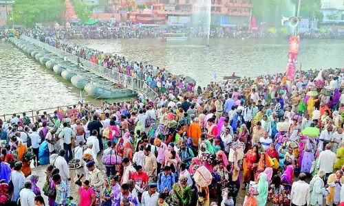 MP: Hindu Body to Crack Whip on God Men, May Bar them from Prayagraj Mahakumbh-2028