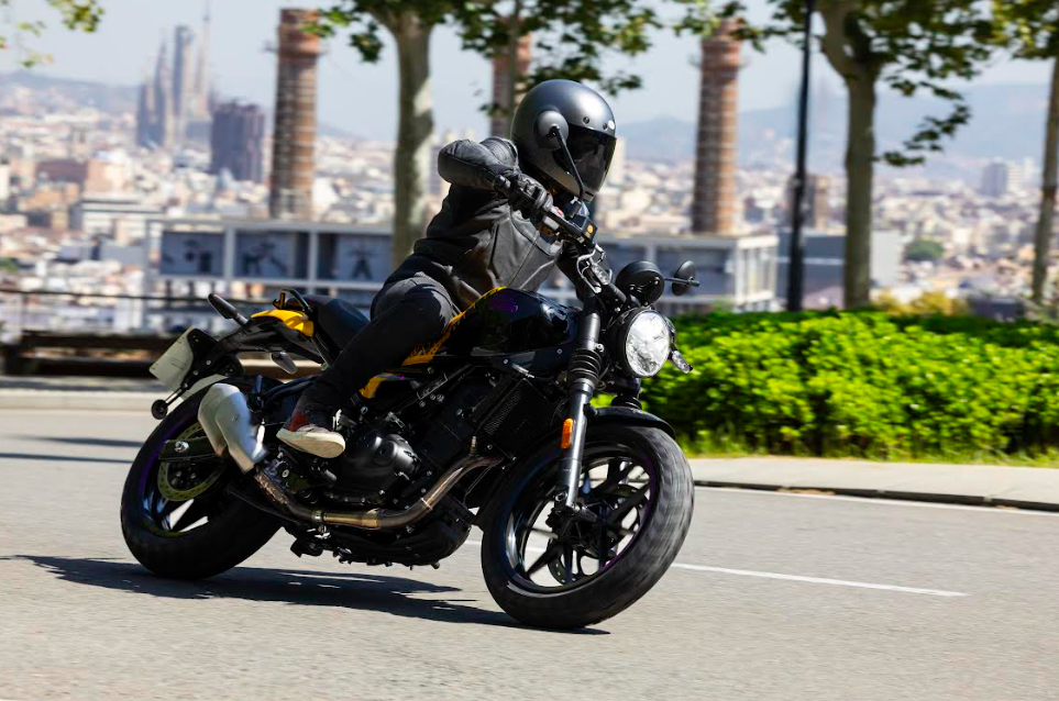 Royal Enfield Guerrilla 450 Starts at Rs 2.39 Lakh