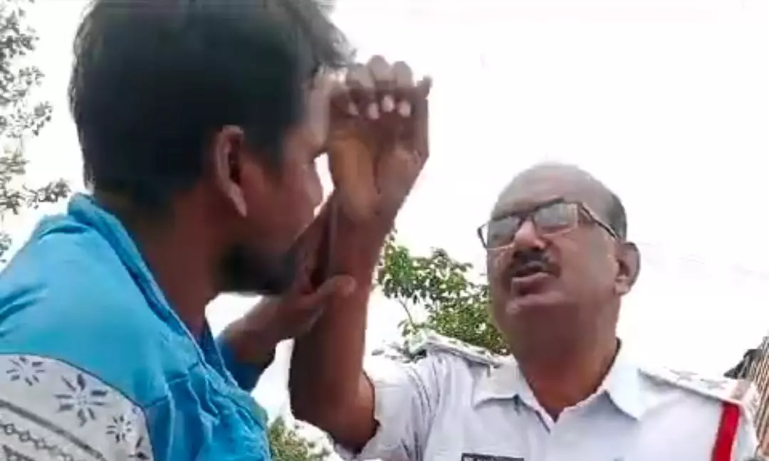 Medchal traffic police manhandle driver, trouble vendors Medchal traffic police manhandle driver, trouble vendors