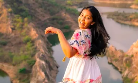 Maharashtra: Popular travel influencer falls to death while shooting near waterfall