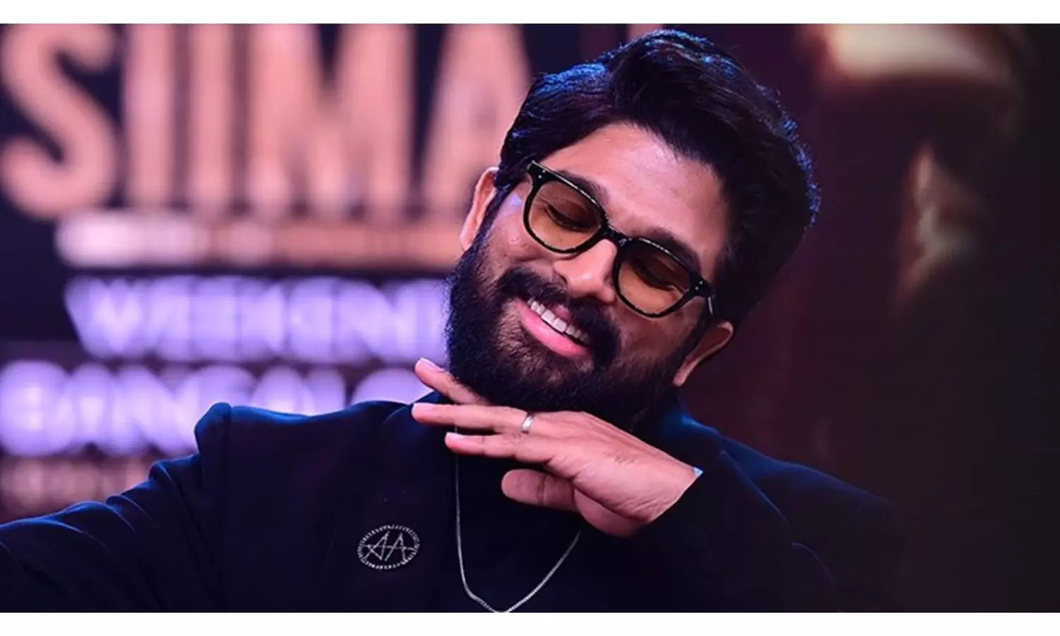 Allu Arjun just trimmed his beard, no rift with director? Allu Arjun just trimmed his beard, no rift with director?