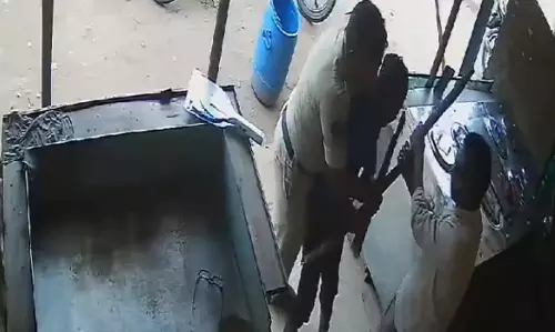 Head Constable Attacked by Stick-Wielding Man with Uniform Phobia in Tirupati Head Constable Attacked by Stick-Wielding Man with Uniform Phobia in Tirupati