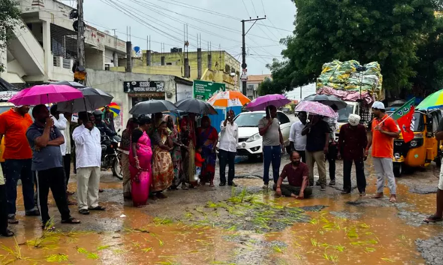 Telangana: BJP protests in Quthbullapur by planting rice saplings in potholes