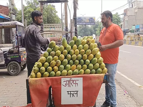 Owaisi Criticizes ID Rule for Shops on Kanwar Yatra Route Owaisi Criticizes ID Rule for Shops on Kanwar Yatra Route