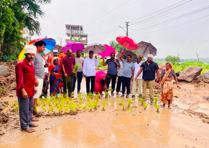 Telangana: BJP protests in Quthbullapur by planting rice saplings in potholes