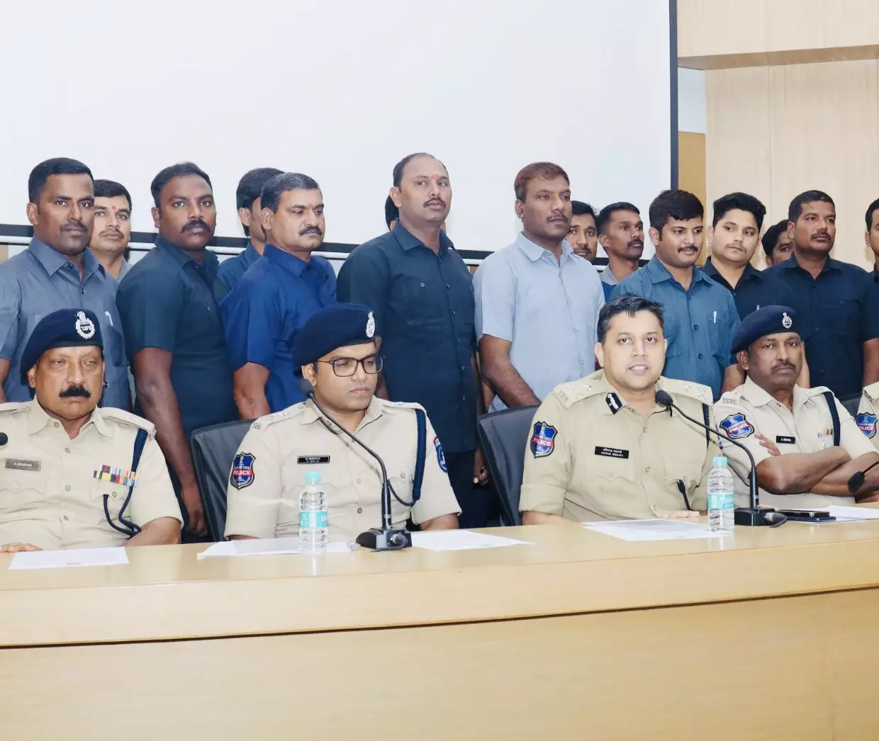 Police Arrest Four Drug Peddlers with Rs.7 Crore Worth of Heroin in Hyderabad