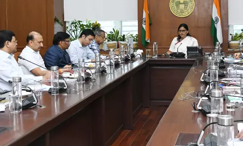 Telangana CS holds meeting with officials in view of budget session from July 23