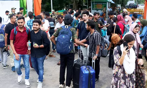 284 more people enter India from violence-hit Bangladesh 284 more people enter India from violence-hit Bangladesh